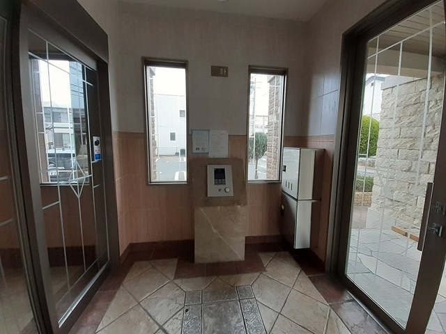 オートロック完備。