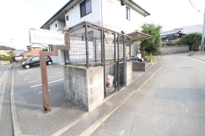 ゴミ置き場完備。