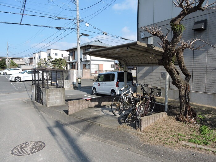 駐輪場完備。
