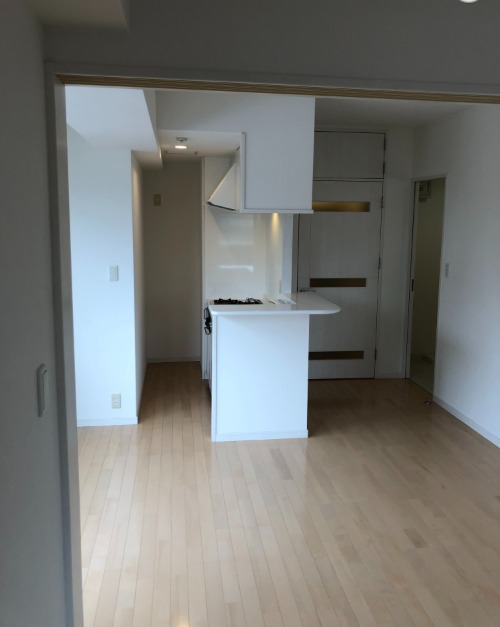 白を基調としたオシャレな室内です