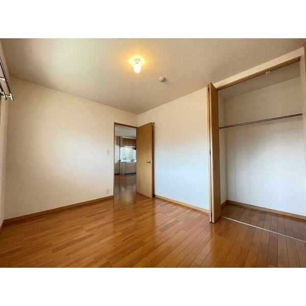 こちらは寝室にいかがでしょうか？？