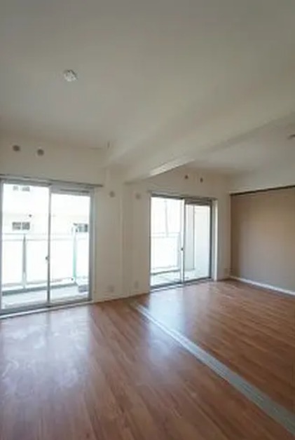 明るい洋室ですね。