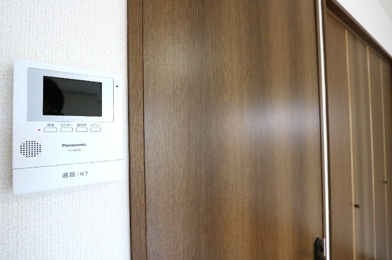 モニター付きインターホンで安心です