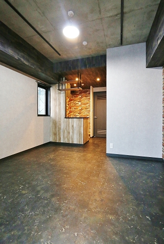 なかなか無い壁紙のお部屋です