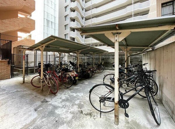 屋根付きの駐輪場です