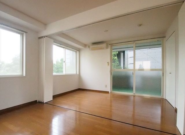 窓がたくさんあって明るいです