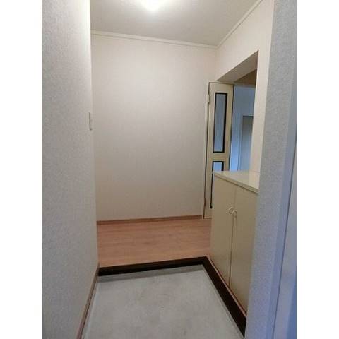 お靴はこちらへ