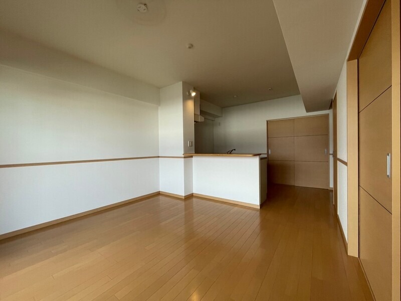 家具の配置に困らないリビングです