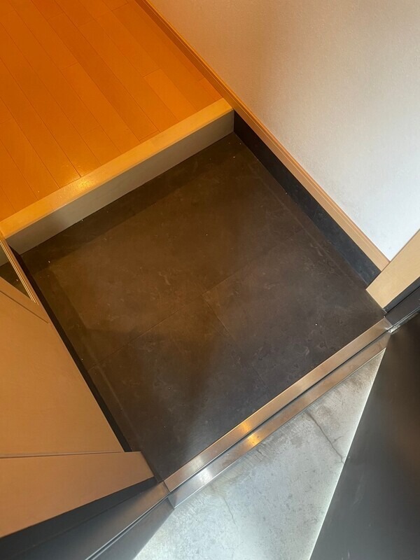 玄関は綺麗で帰宅欲が湧きますね