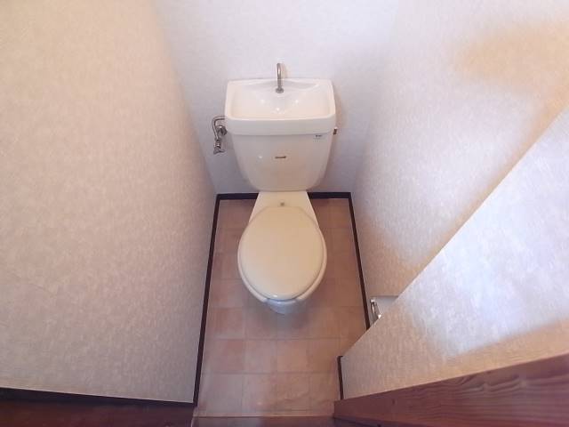 清潔感のあるトイレですね。