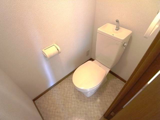 落ち着く雰囲気のお手洗いです