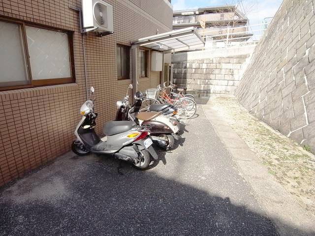 駐輪場完備。