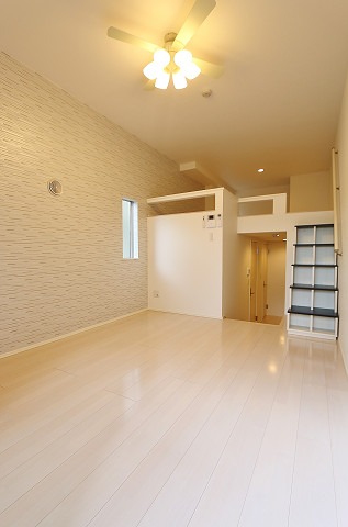 白を基調とした明るいお部屋です。