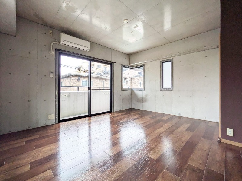 コンクリート打ちっ放しのお部屋です