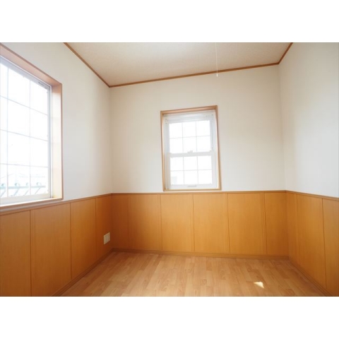 こちらは寝室にいかがでしょうか
