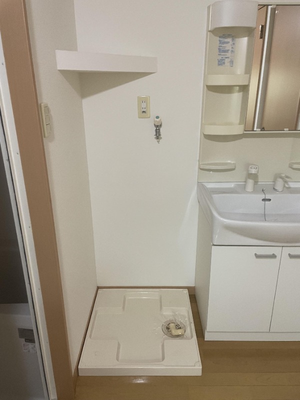 室内洗濯機置場完備。