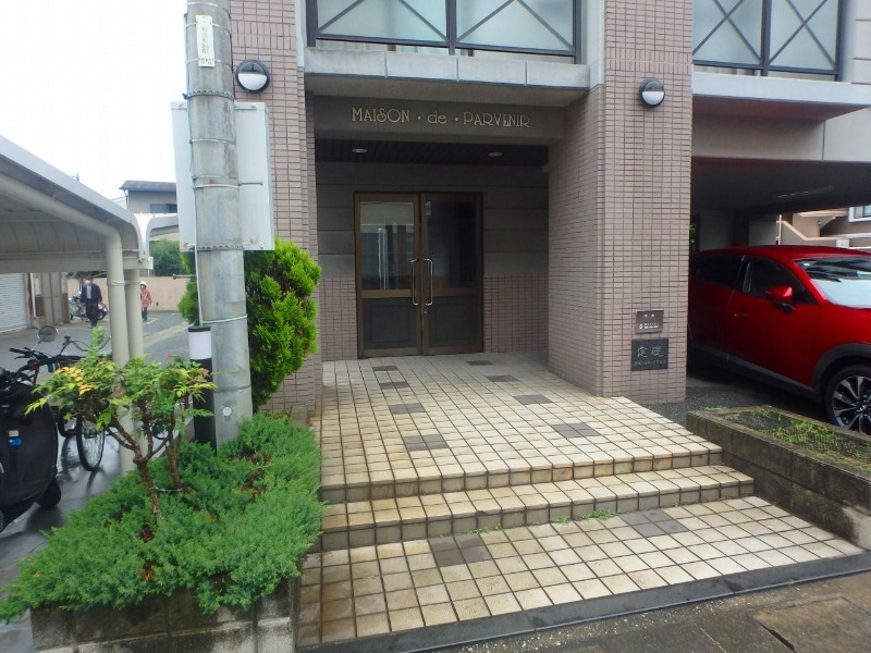 開放感のあるエントランスです