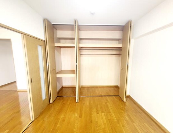たっぷり収納できるクローゼットです