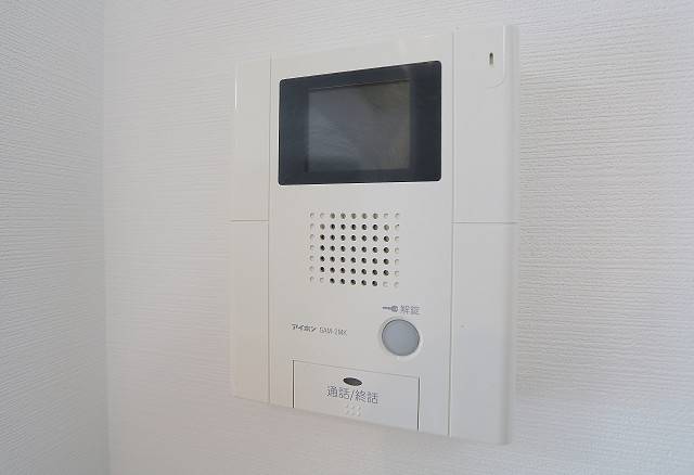 オートロックに加え防犯カメラもございます。