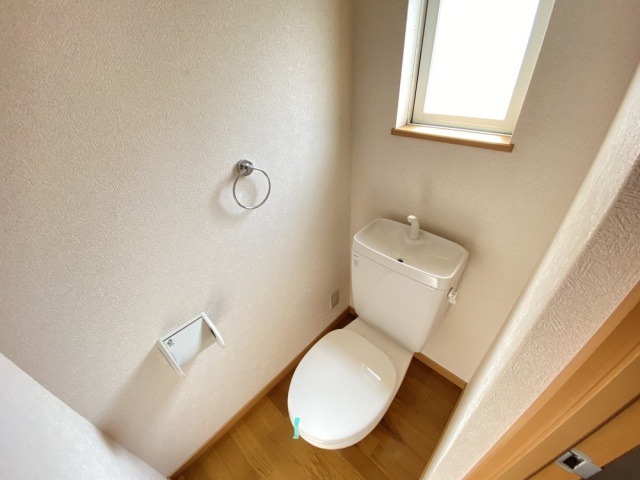 清潔感のあるトイレですね。