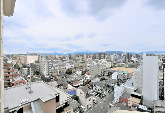 バルコニーからの眺めは良いです