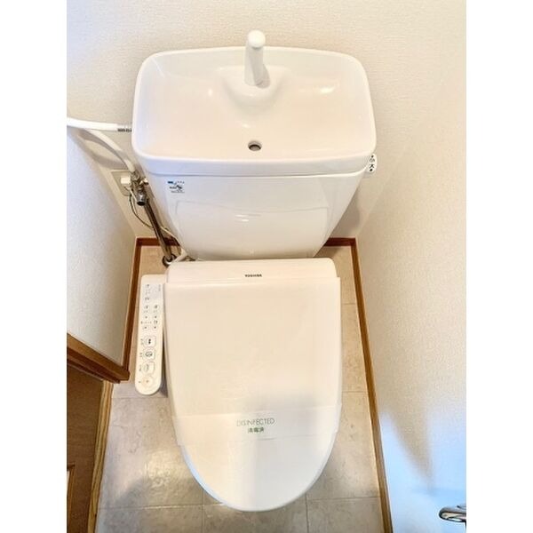 清潔感のあるトイレですね