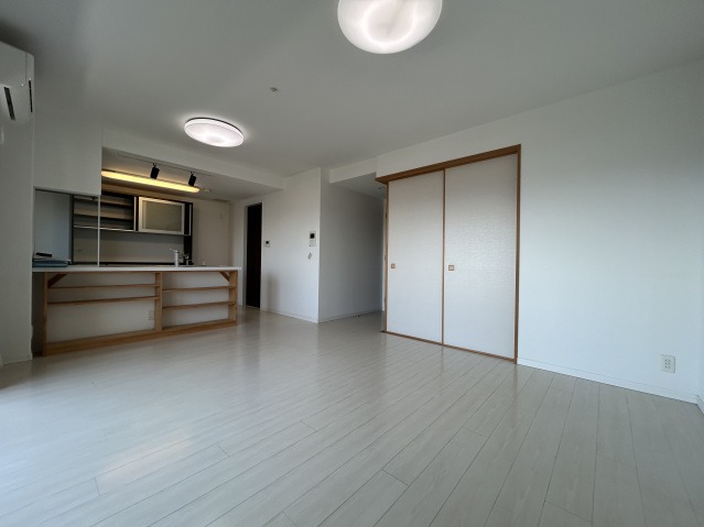家具の配置がしやすいリビングですね