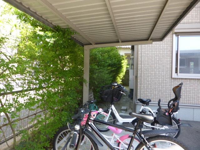 自転車はこちらにどうぞ