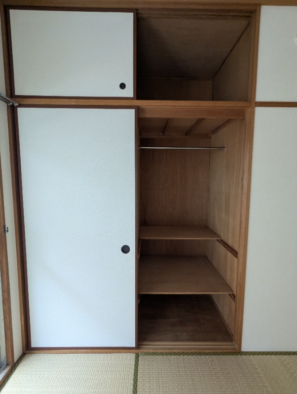 かさばりやすいお洋服もたっぷり収納可能です