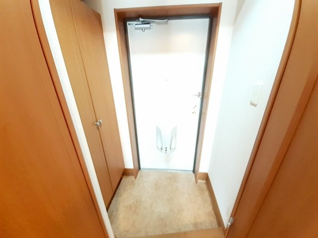 玄関から見るとこんな感じです