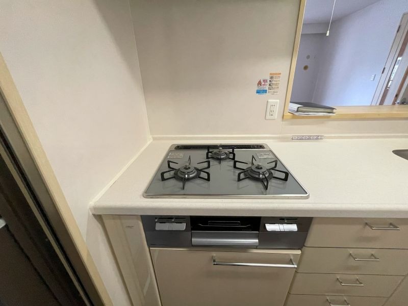 嬉しいグリル付コンロです