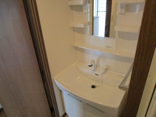 洗面台に物置が付いてて便利ですね