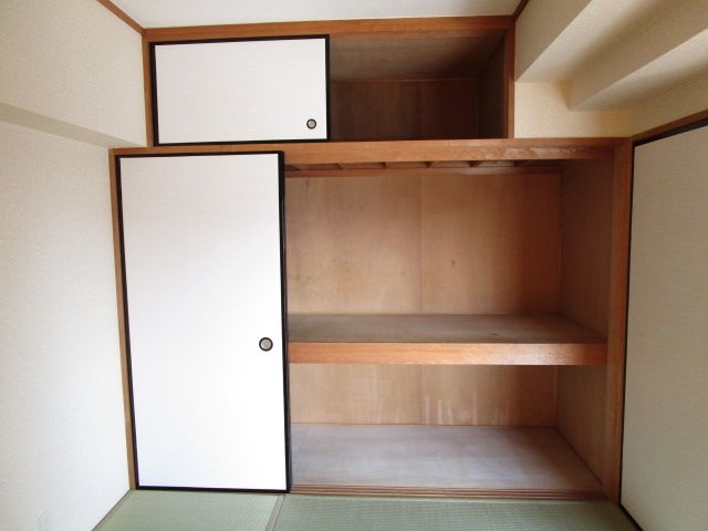 押し入れの収納力もバッチリです