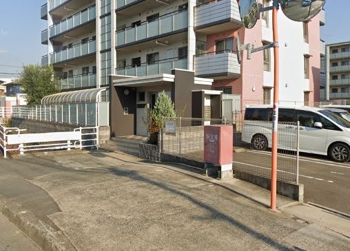 屋根付き駐輪場付きです