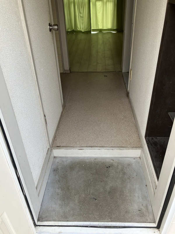 玄関は広々です
