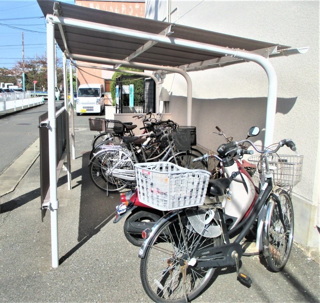 自転車はこちらで