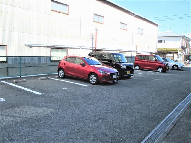敷地内駐車場ございます