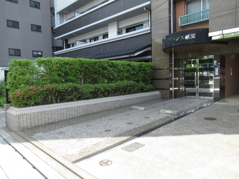広く開放的なエントランスです