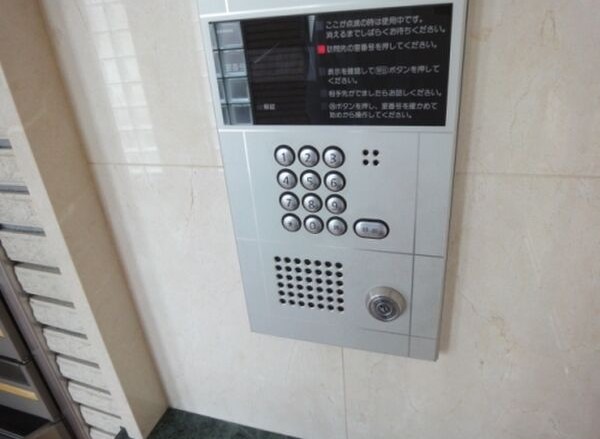オートロックで安心です。