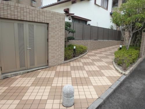 綺麗に整備された入口通路です。
