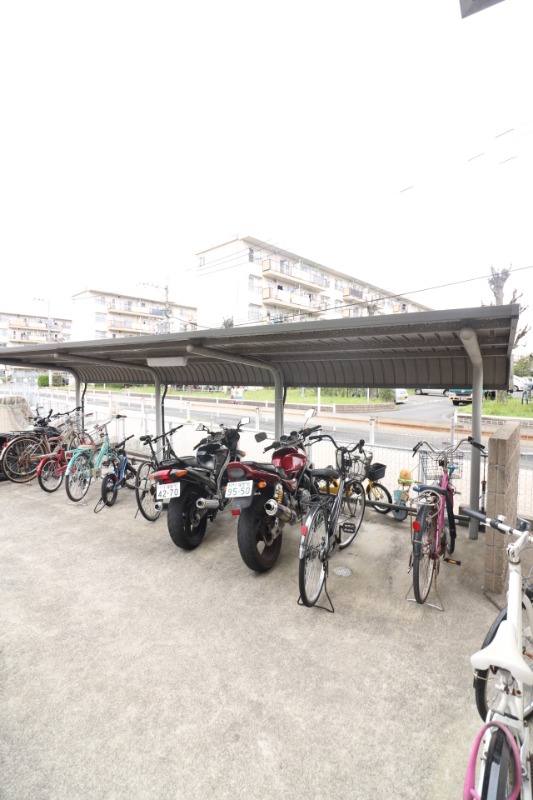 駐輪場完備。