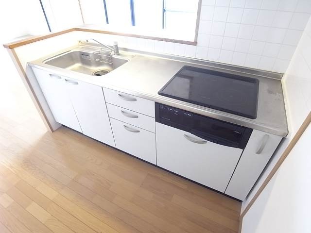 綺麗なキッチンで気分ノリノリ。