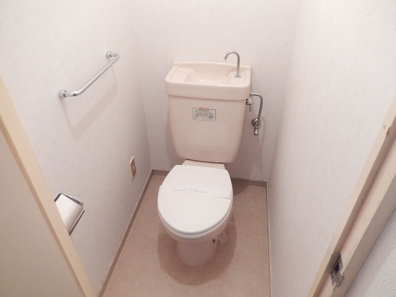 清潔感のあるトイレですね。