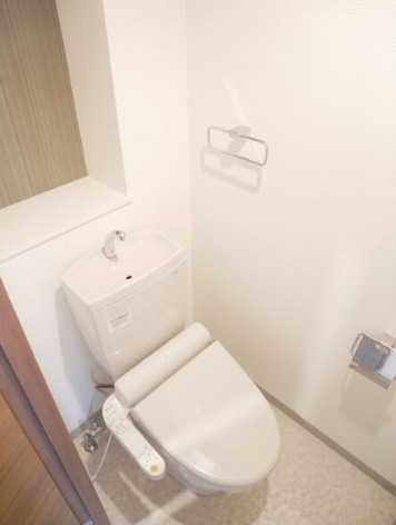 温水洗浄付きトイレです