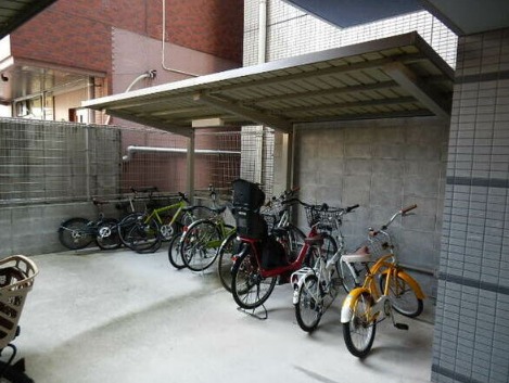 敷地内駐輪場・駐車場もございます