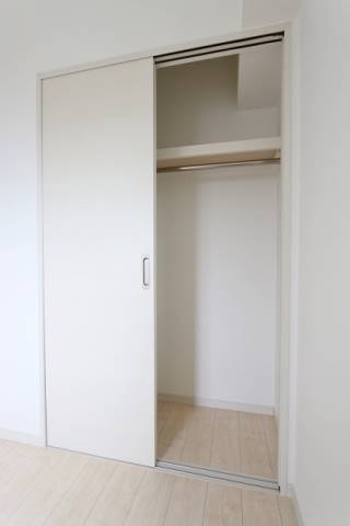 ４帖の洋室にクローゼットも付いております