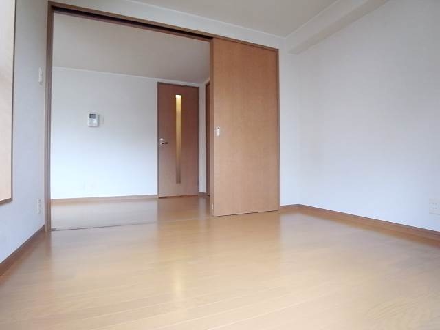 明るいお部屋になっています。