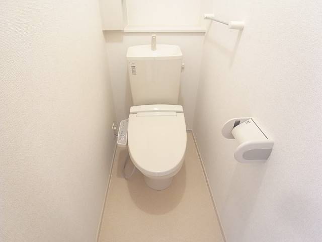 トイレ内にも物が置けます