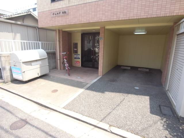敷地内ゴミ置き場もあります。