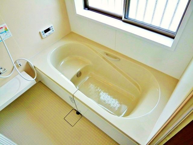 ゆったりとくつろげるバスルームです